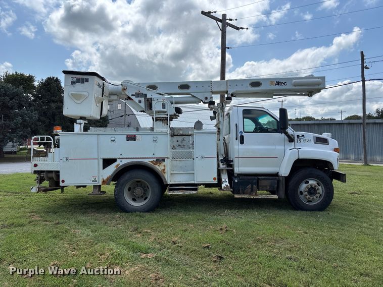 2006 Chevrolet C7500 Bucket Truck - photo 4