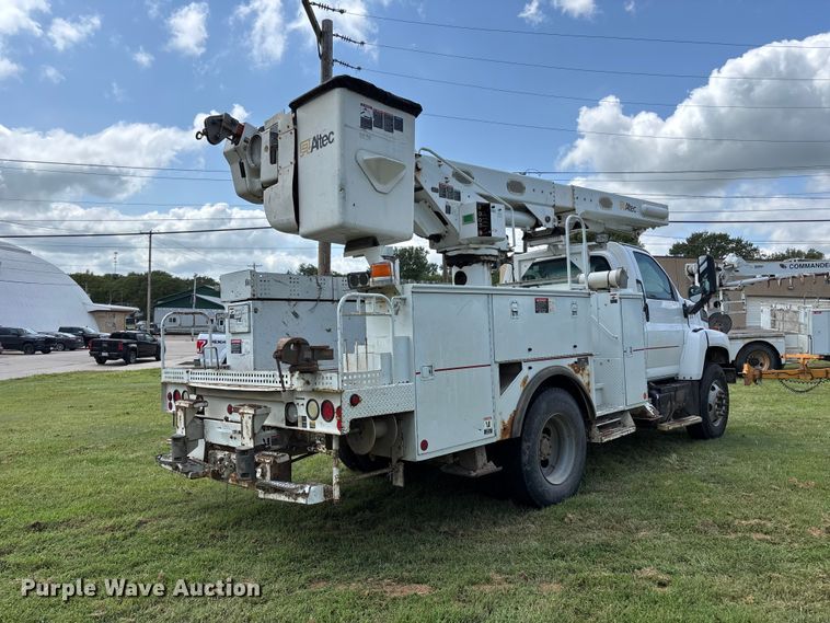 2006 Chevrolet C7500 Bucket Truck - photo 5