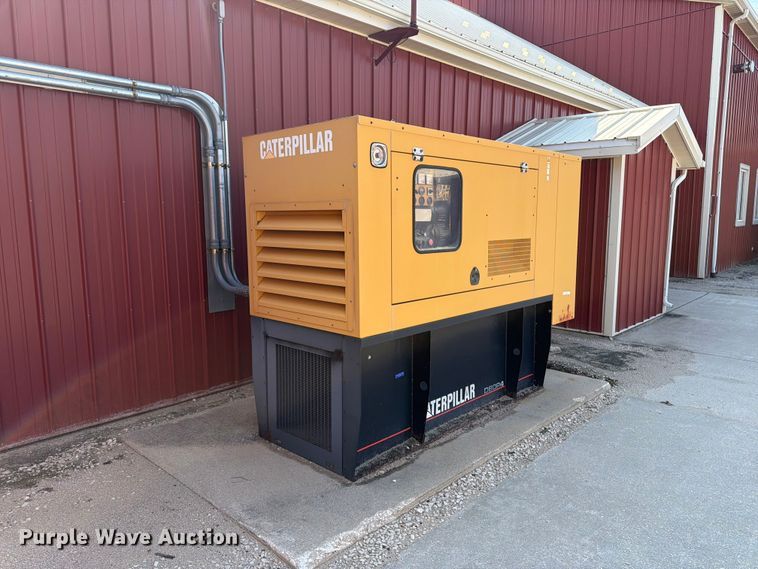 2004 Caterpillar D80P4 Generator - photo 3