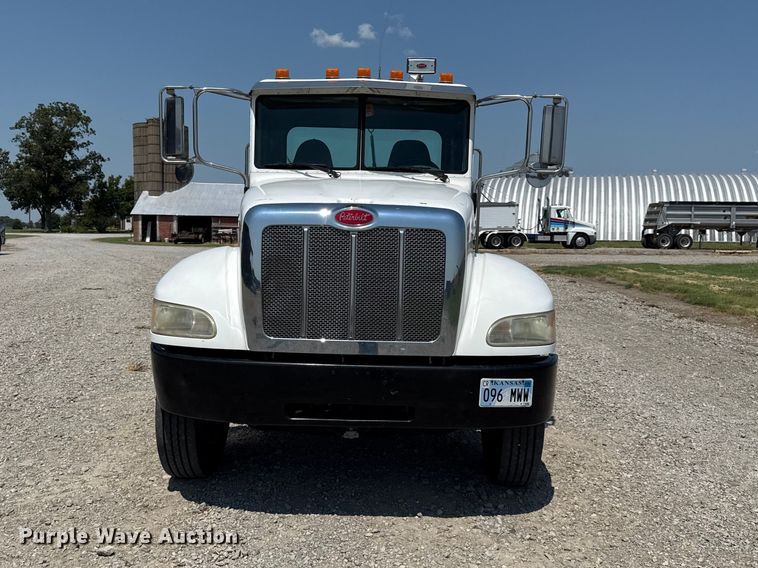 2010 Peterbilt 337 Semi Truck - photo 2