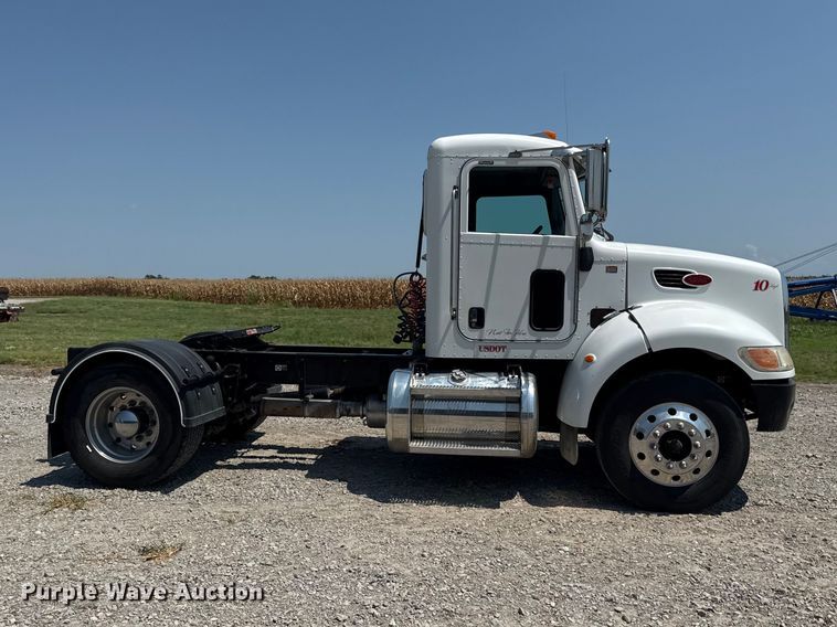 2010 Peterbilt 337 Semi Truck - photo 4