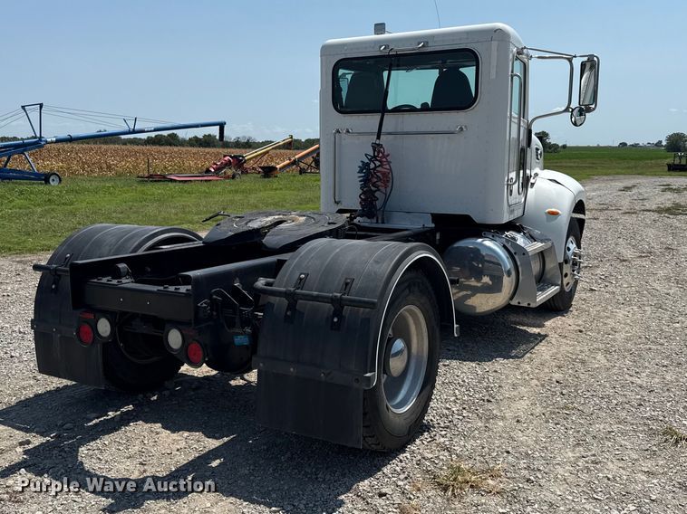 2010 Peterbilt 337 Semi Truck - photo 5