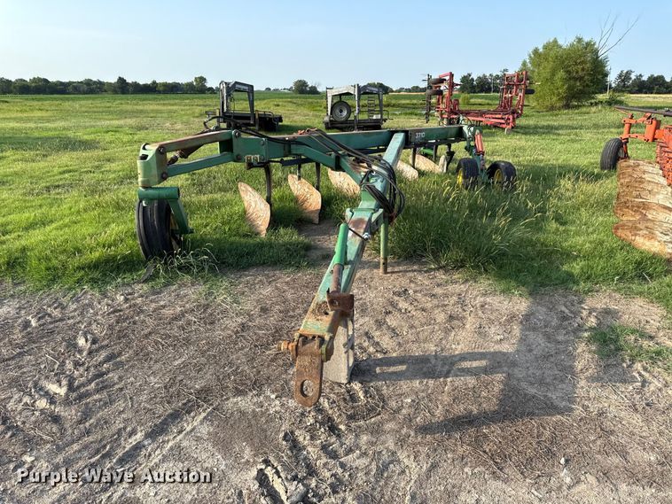 John Deere 3710 Six Bottom Plow - photo 2