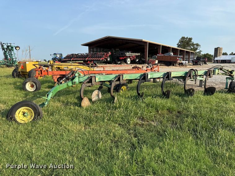 John Deere 3710 Six Bottom Plow - photo 5