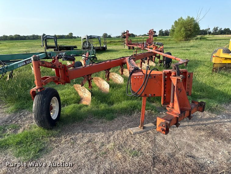 Allis-Chalmers Seven Bottom Plow - photo 2