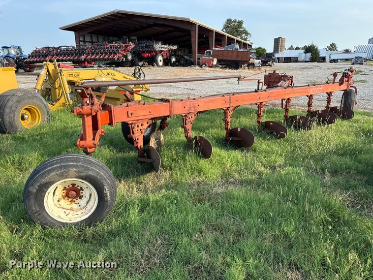 Allis-Chalmers Seven Bottom Plow - photo 4