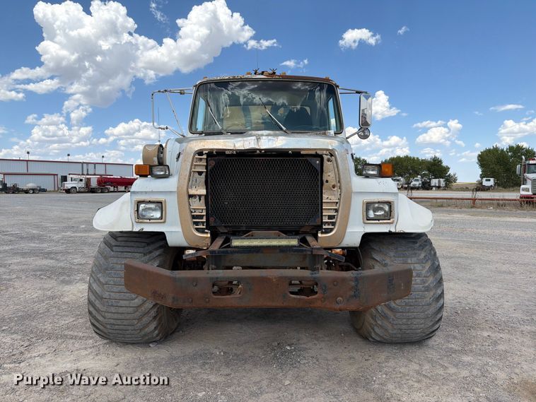 1990 Ford LN8000 Applicator Truck - photo 2