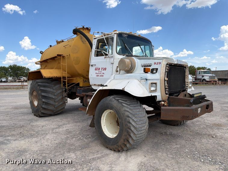 1990 Ford LN8000 Applicator Truck - photo 3