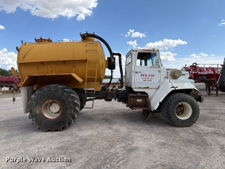 1990 Ford LN8000 Applicator Truck - photo 4