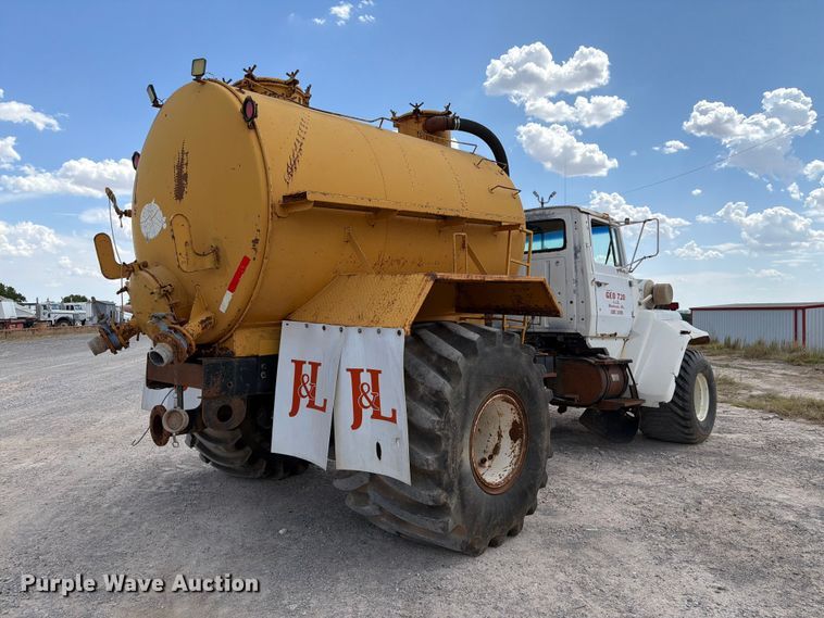 1990 Ford LN8000 Applicator Truck - photo 5