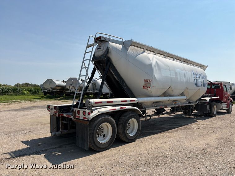 1985 Fruehauf Pneumatic Dry Bulk Trailer - photo 5