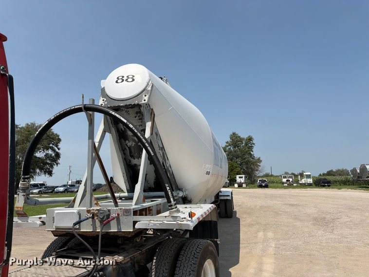 1985 Fruehauf Pneumatic Dry Bulk Trailer - photo 2