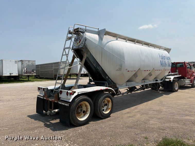 1985 Fruehauf Pneumatic Dry Bulk Trailer - photo 5