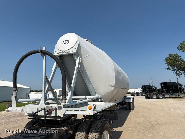 1985 Fruehauf Pneumatic Dry Bulk Trailer - photo 2