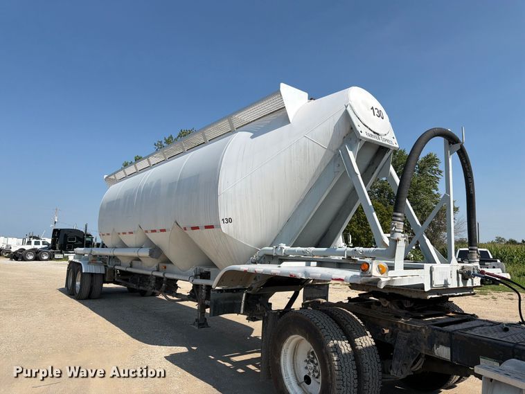 1985 Fruehauf Pneumatic Dry Bulk Trailer - photo 3