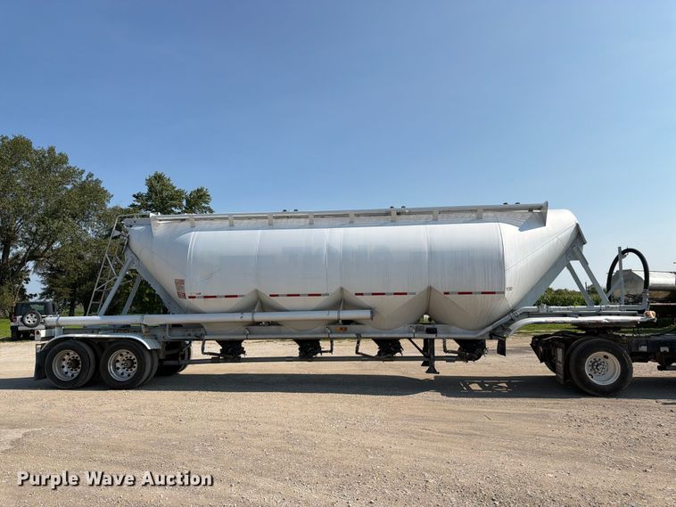 1985 Fruehauf Pneumatic Dry Bulk Trailer - photo 4