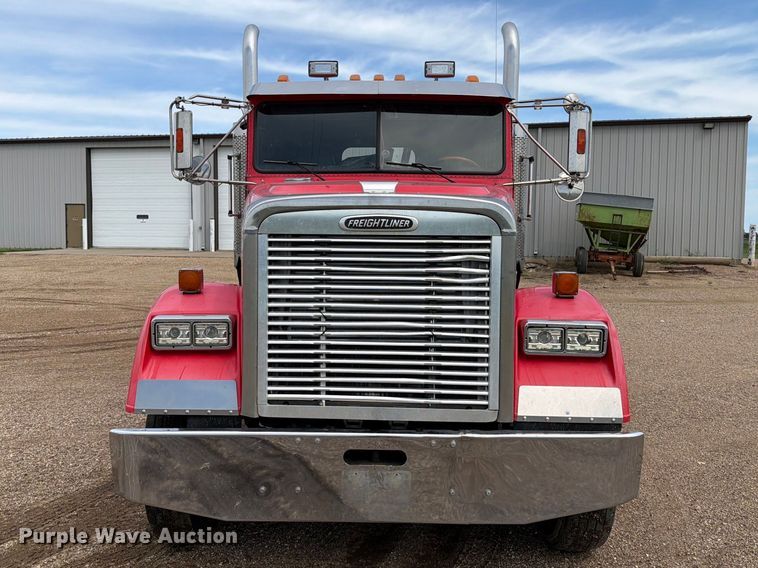 2002 Freightliner FLD120 Semi Truck - photo 2