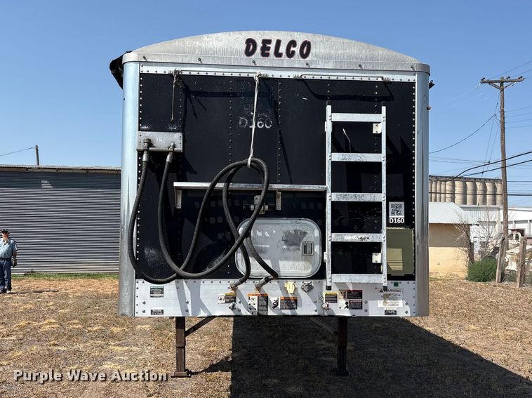 2011 Wilson DWG-550WB Grain Trailer - photo 2