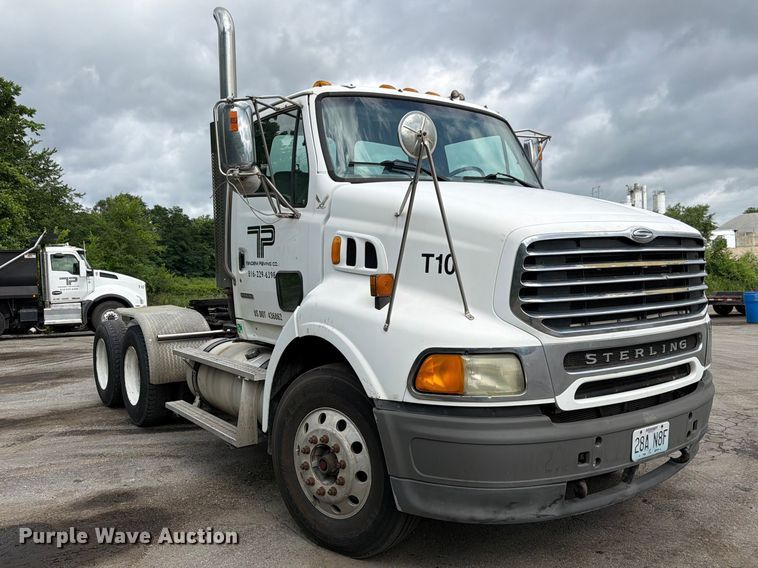 2006 Sterling AT9500 Semi Truck - photo 3