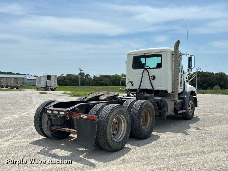 2016 Mack CXU613 Semi Truck - photo 5