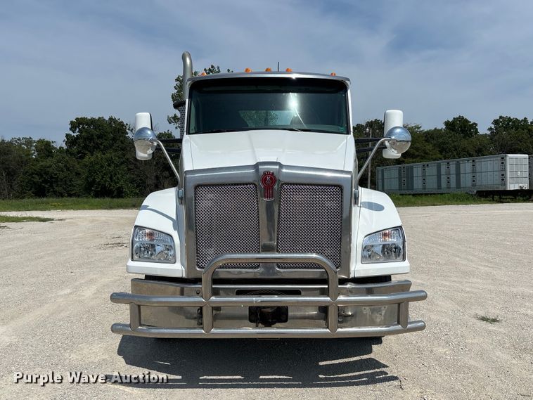 2019 Kenworth T880 Semi Truck - photo 2