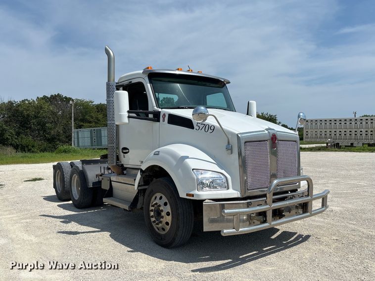 2019 Kenworth T880 Semi Truck - photo 3