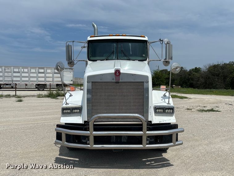 2012 Kenworth T800 Semi Truck - photo 2