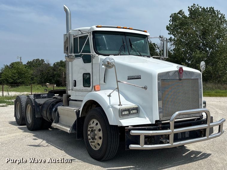 2012 Kenworth T800 Semi Truck - photo 3