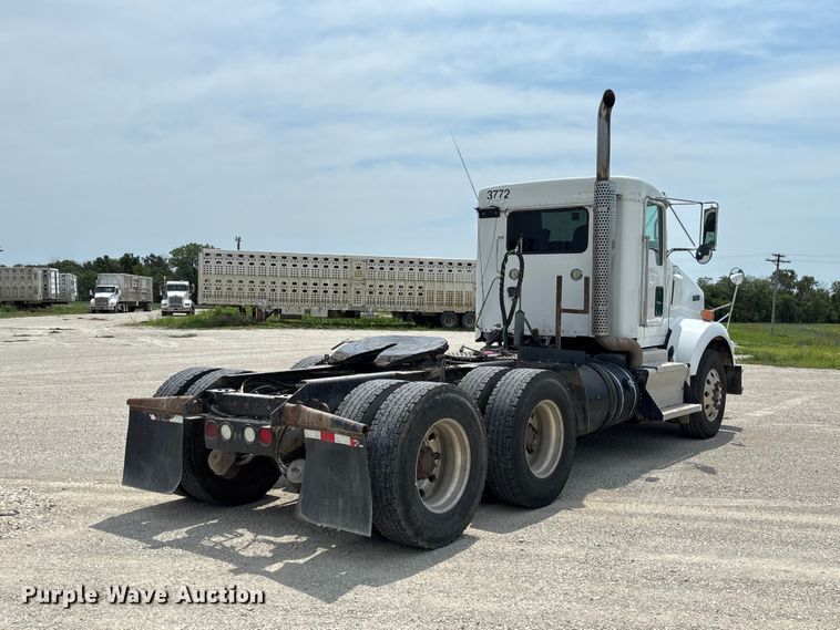 2012 Kenworth T800 Semi Truck - photo 5