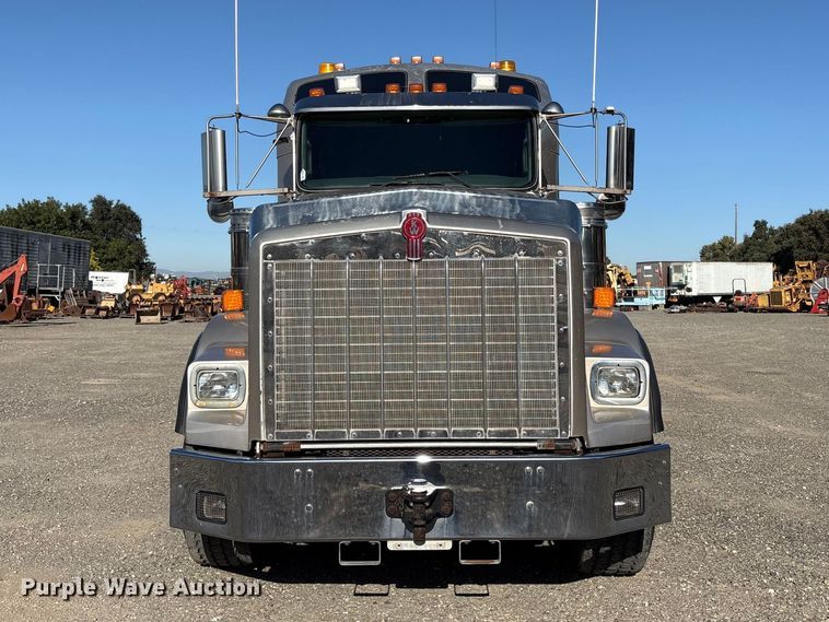 2008 Kenworth T800 Semi Truck - photo 2