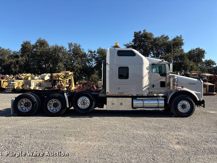 2008 Kenworth T800 Semi Truck - photo 4
