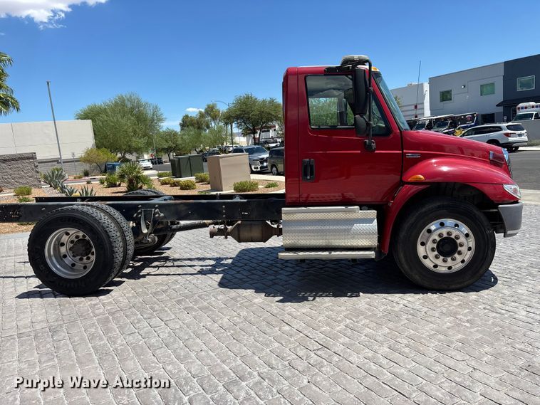 2009 International DuraStar 4300 Truck Cab And Chassis - photo 4