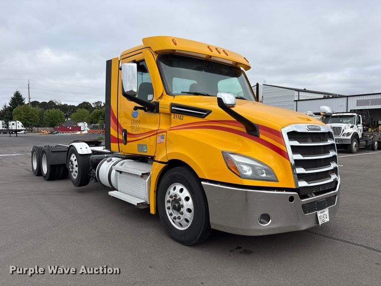2021 Freightliner Cascadia Semi Truck - photo 3