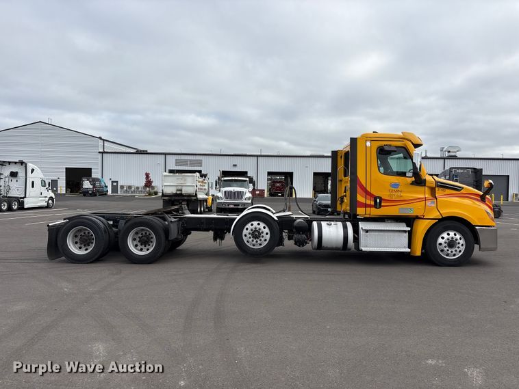 2021 Freightliner Cascadia Semi Truck - photo 4