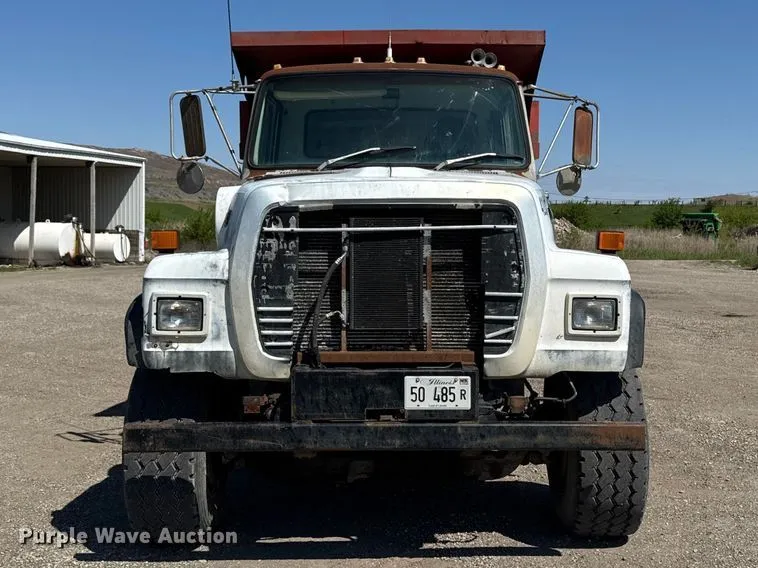 1990 Ford LT8000 Dump Truck - photo 2