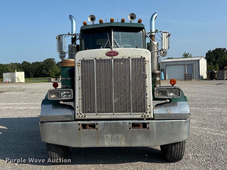 1981 Peterbilt 359 Semi Truck - photo 2