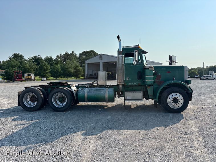 1981 Peterbilt 359 Semi Truck - photo 4