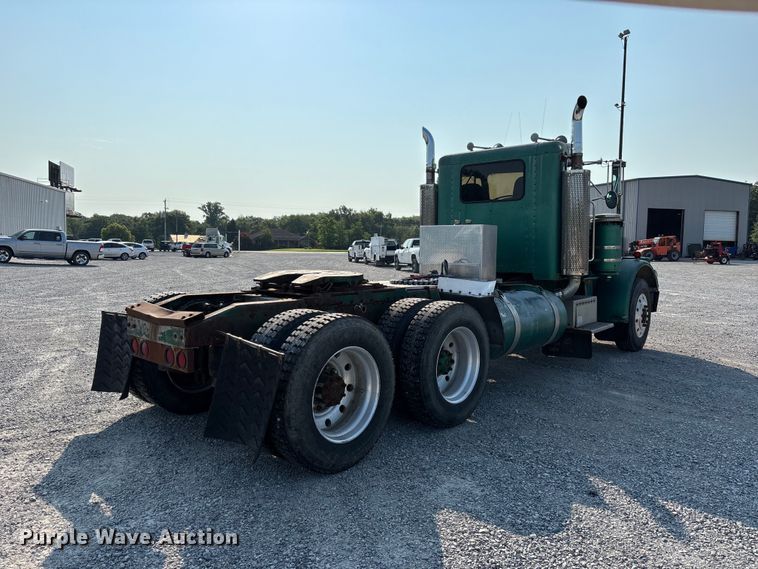 1981 Peterbilt 359 Semi Truck - photo 5