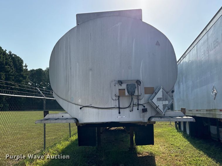 1977 Fruehauf TAG-F2-F Tank Trailer - photo 2