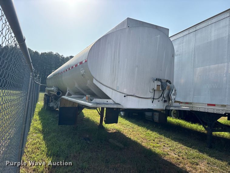 1977 Fruehauf TAG-F2-F Tank Trailer - photo 3