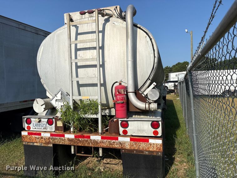 1977 Fruehauf TAG-F2-F Tank Trailer - photo 4