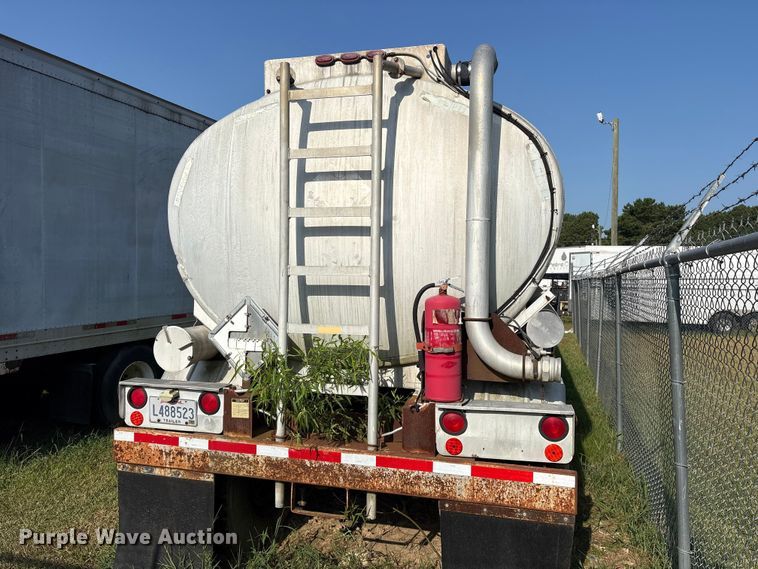 1977 Fruehauf TAG-F2-F Tank Trailer - photo 5