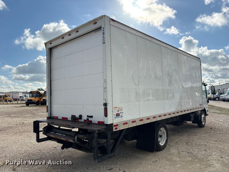 2019 Isuzu NPR Box Truck - photo 5