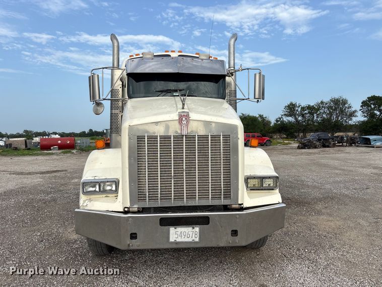 2006 Kenworth T800 Semi Truck - photo 2