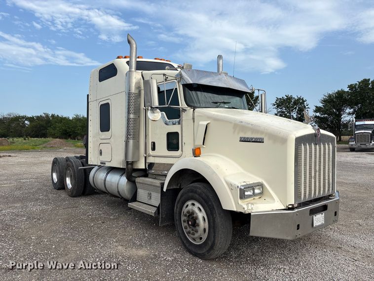 2006 Kenworth T800 Semi Truck - photo 3