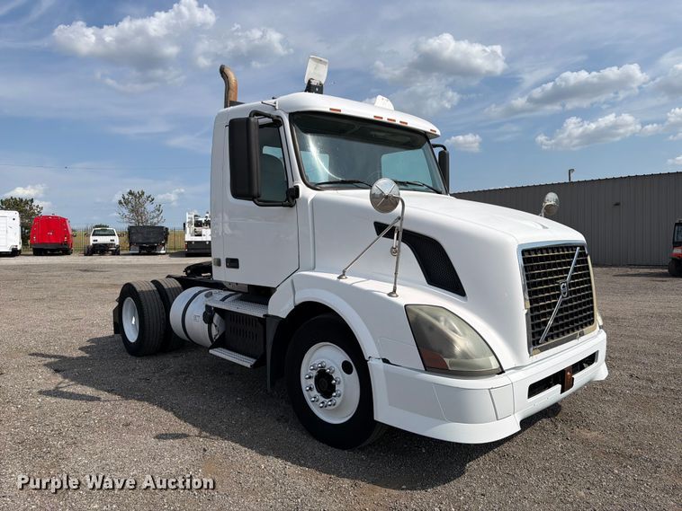 2008 Volvo VNL Semi Truck - photo 3
