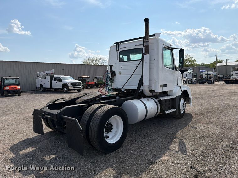 2008 Volvo VNL Semi Truck - photo 5