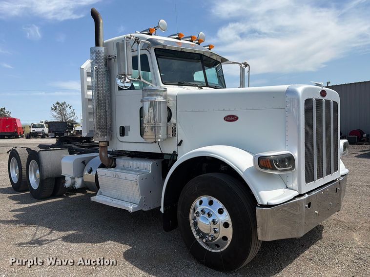 2012 Peterbilt 388 Semi Truck - photo 3