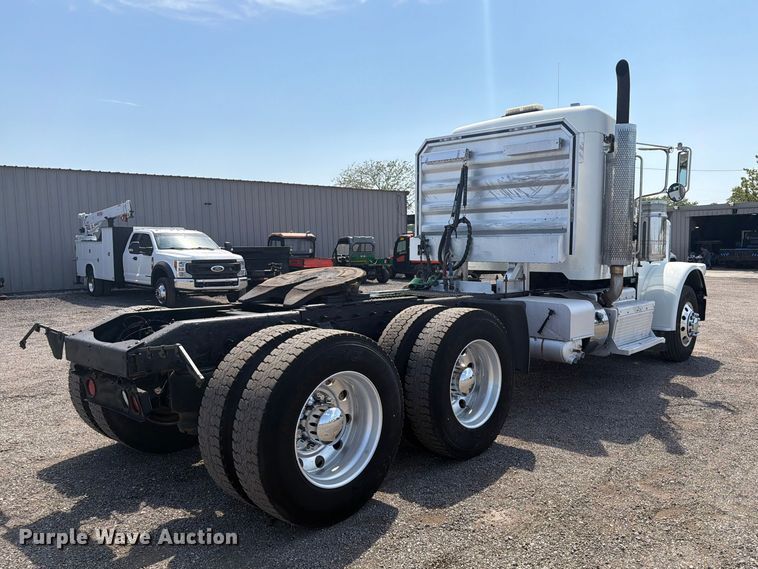 2012 Peterbilt 388 Semi Truck - photo 5
