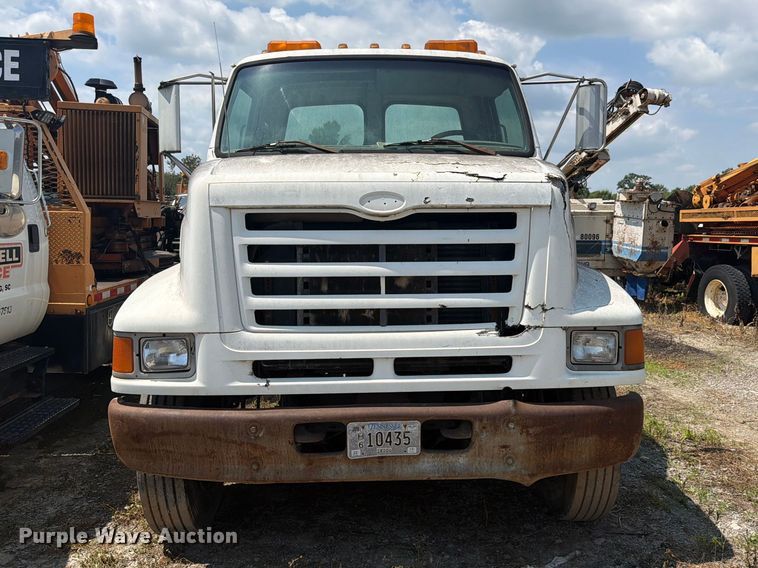 1998 Ford L8000 Semi Truck - photo 2